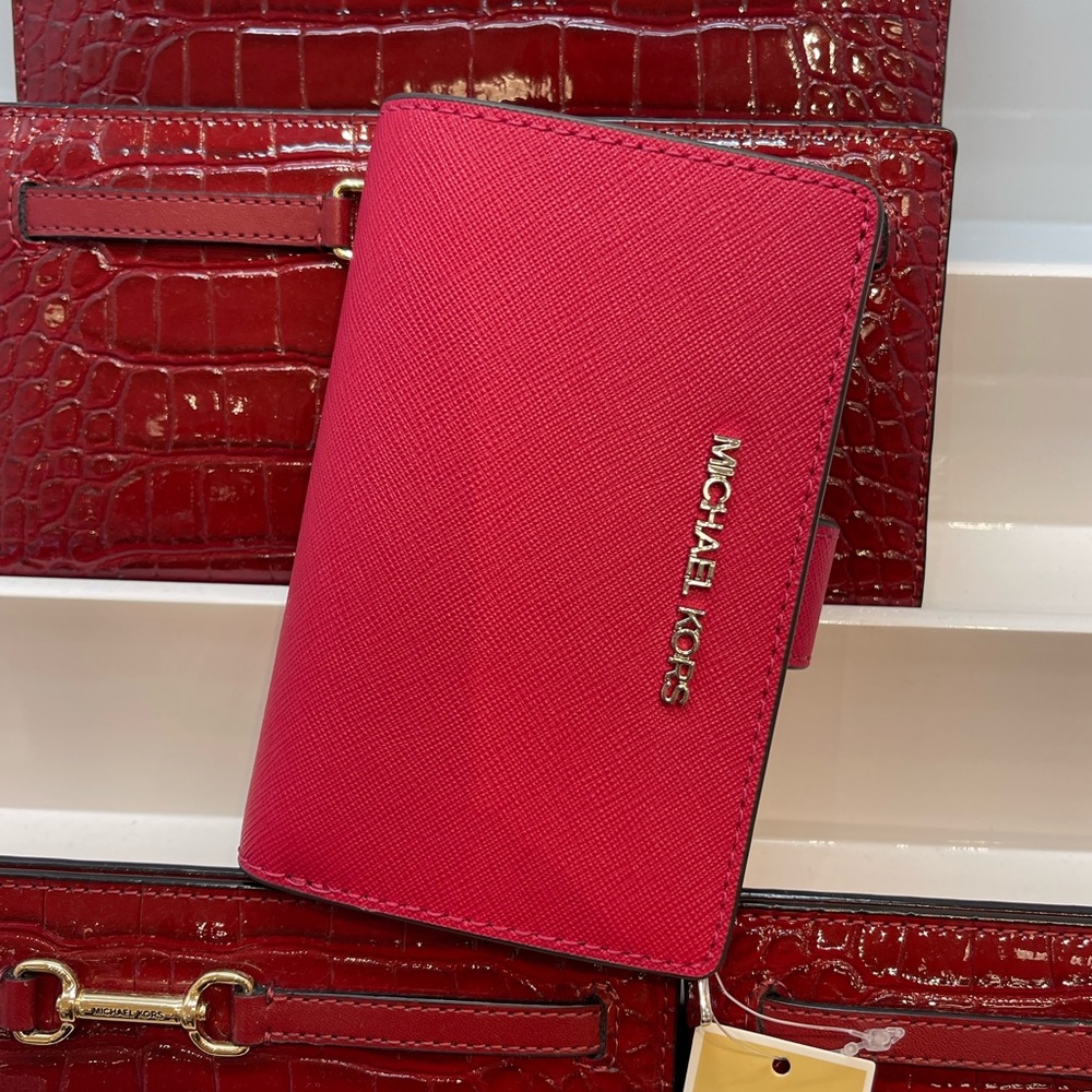 MICHAEL KORS Medium Saffiano Leather Bifold ZP CN Wallet
COLOR DK RASPBERRY
NWT - Picture 16 of 16